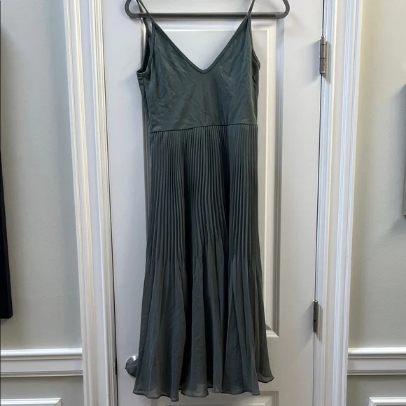 Wilfred | Dresses | Wilfred Army Green Pleated Midi Dress | Poshmark